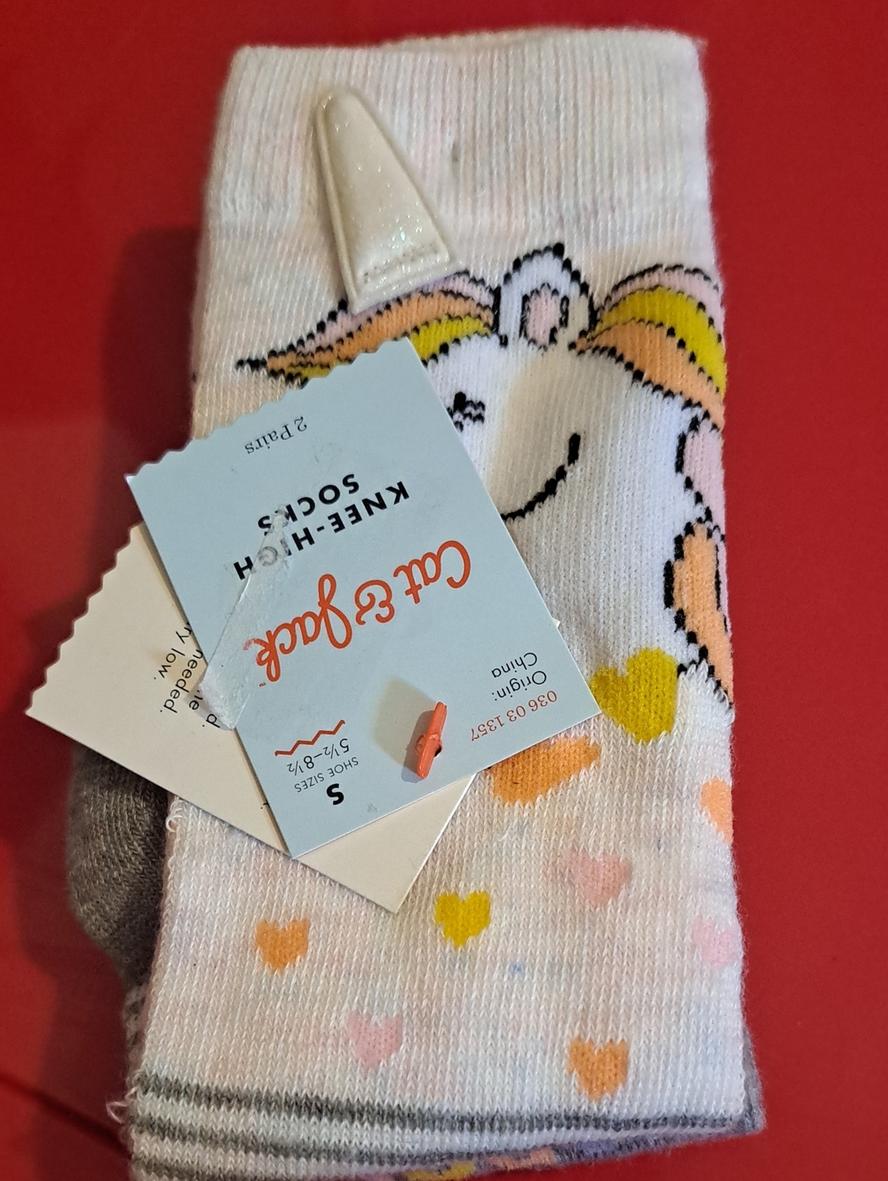 Cat & Jack White Knee-High Unicorn Socks with Yellow & Pink Hearts, Grey